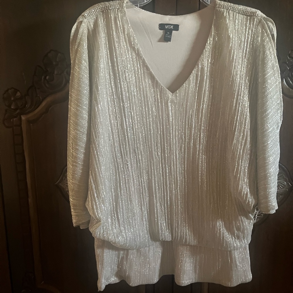 Shirt with sparkle